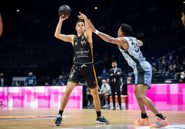 外界纷纷猜 外界纷纷猜