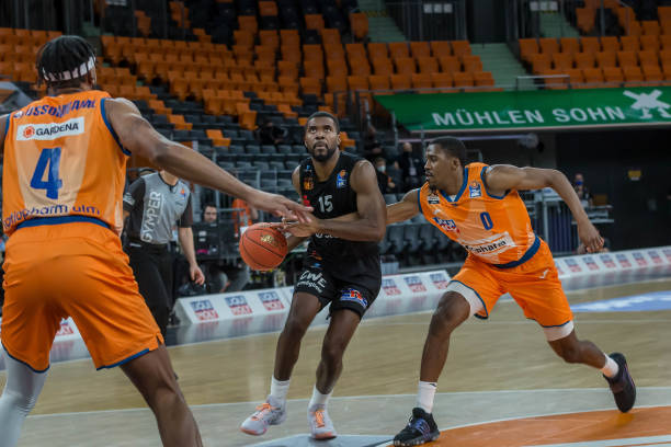 充满了更多 充满了更多