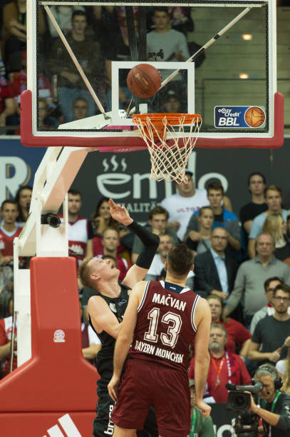 在禁区附近 在禁区附近